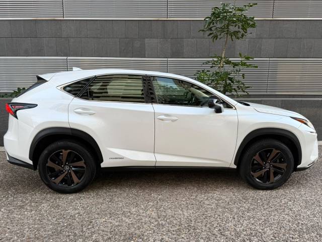 Lexus NX 300h Sport Edition — foto 6