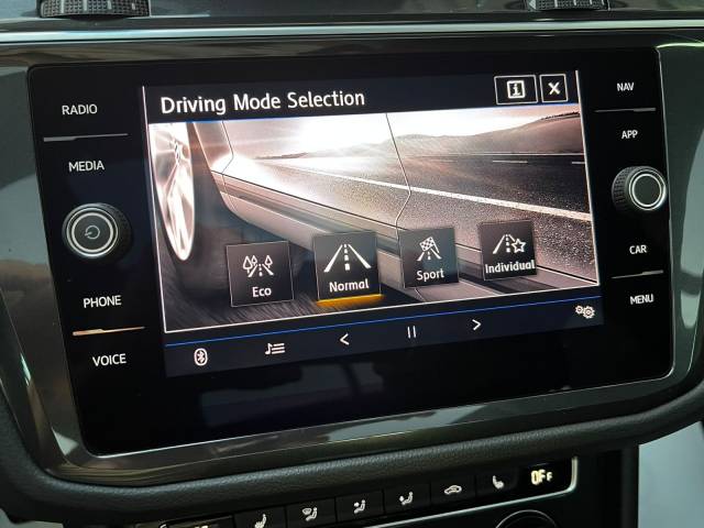 Volkswagen Tiguan 2.0 TDI Sport R-Line — foto 26